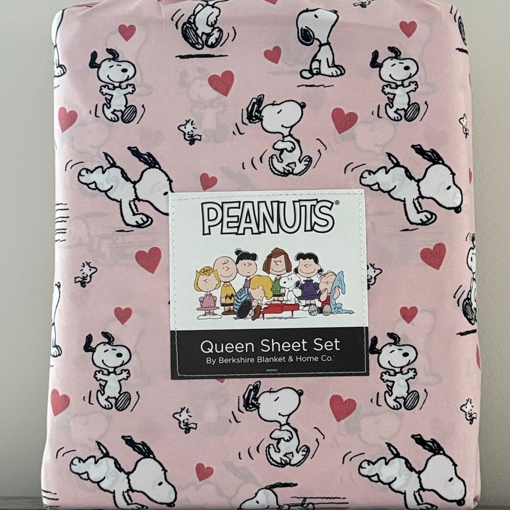 NEW Snoopy Peanuts Pink Valentines Day Poses And Hearts Queen Sheet Set